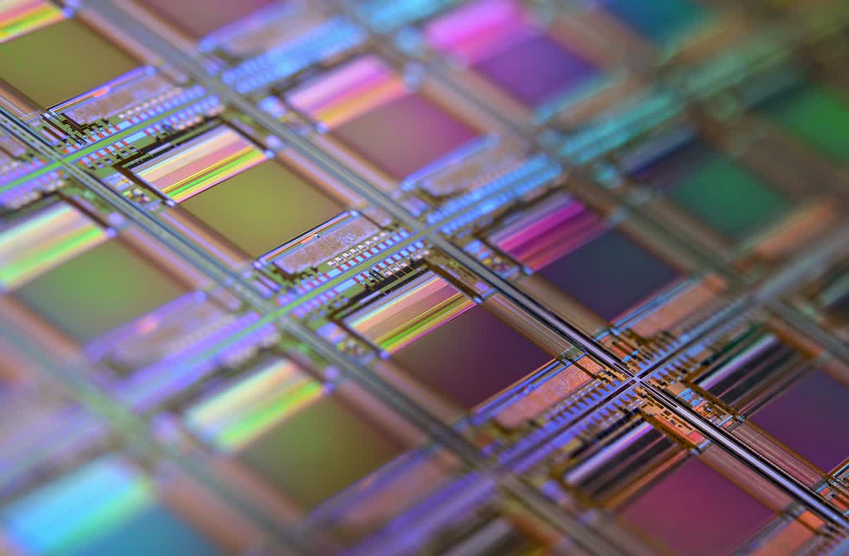 三值模型越过 1.58-bit 门槛:省下的那 0.14 bit,为什么值得写一篇论文
